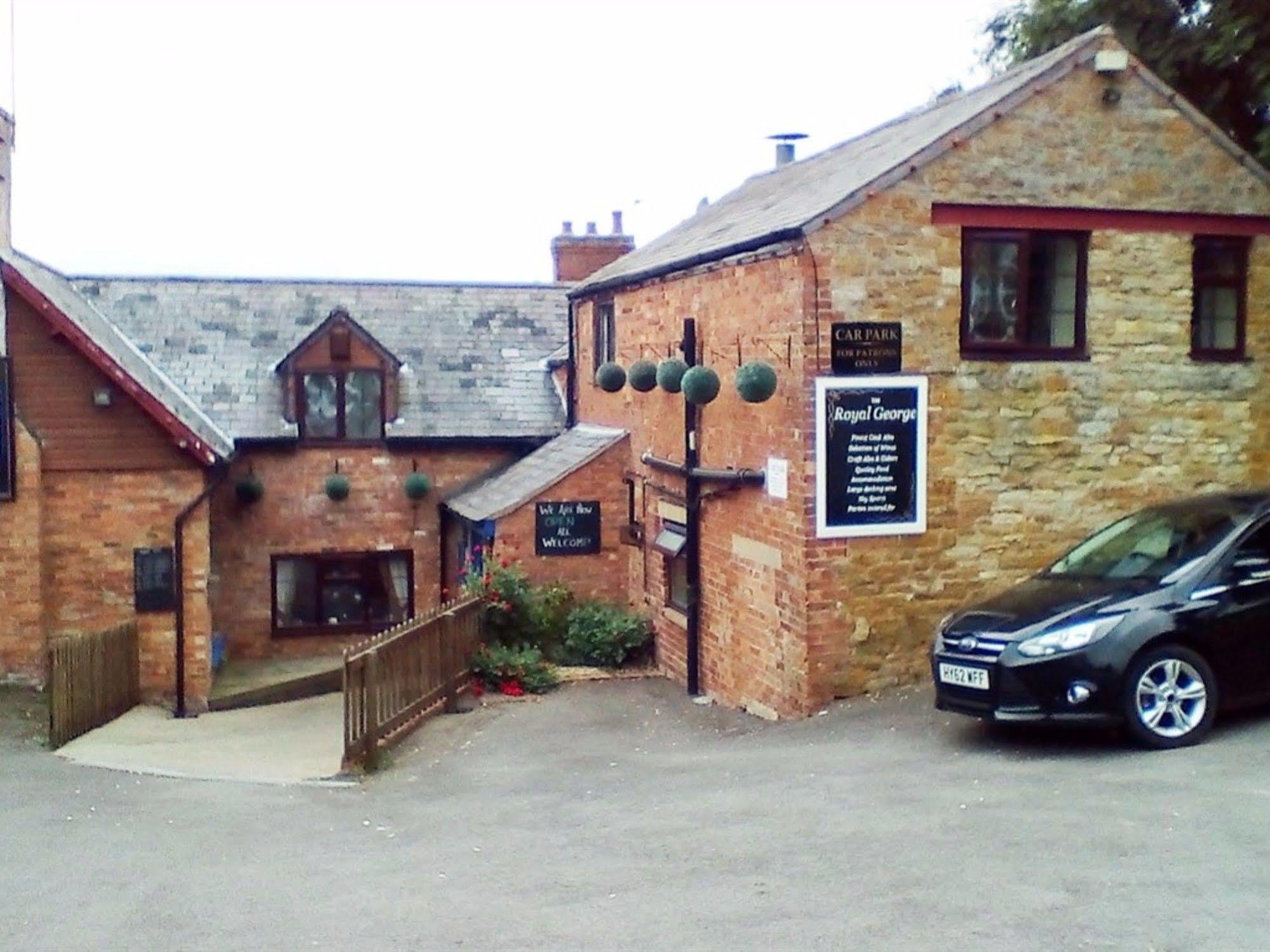 Royal George Hotel Great Easton  Kültér fotó